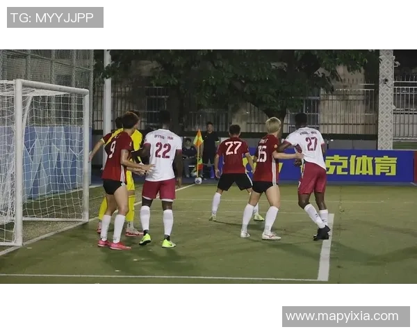 足球明星在比赛中精彩瞬间捕捉展现他们的激情与技艺的动人画面